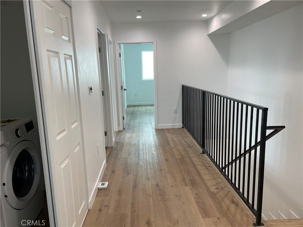 563 N Mariposa Avenue, #565-B, Los Angeles, CA 90004 563 N Mariposa Avenue, #565-B, Los Angeles, CA 90004