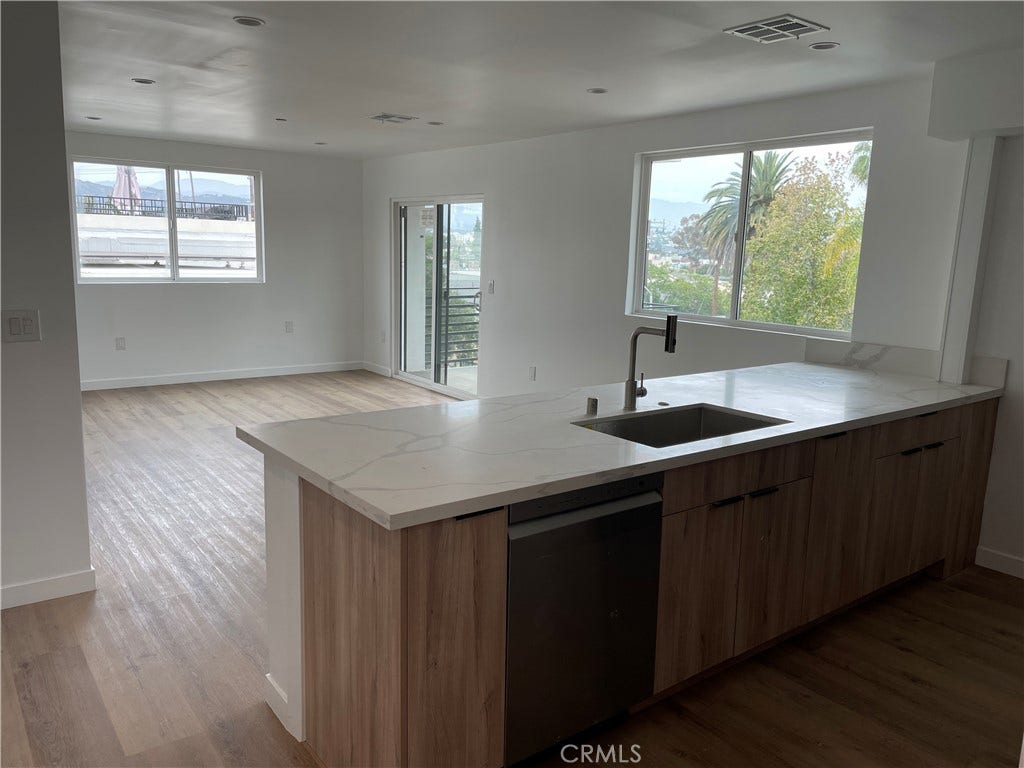 563 N Mariposa Avenue, #565-B, Los Angeles, CA 90004 563 N Mariposa Avenue, #565-B, Los Angeles, CA 90004
