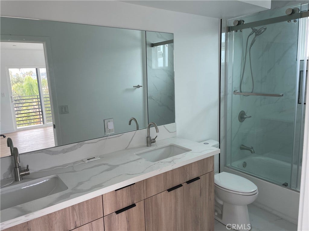 563 N Mariposa Avenue, #565-B, Los Angeles, CA 90004 563 N Mariposa Avenue, #565-B, Los Angeles, CA 90004