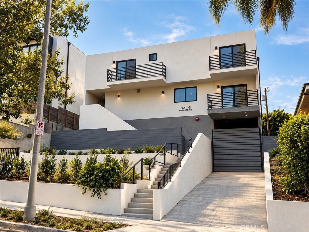 563 N Mariposa Avenue, #565-B, Los Angeles, CA 90004 563 N Mariposa Avenue, #565-B, Los Angeles, CA 90004