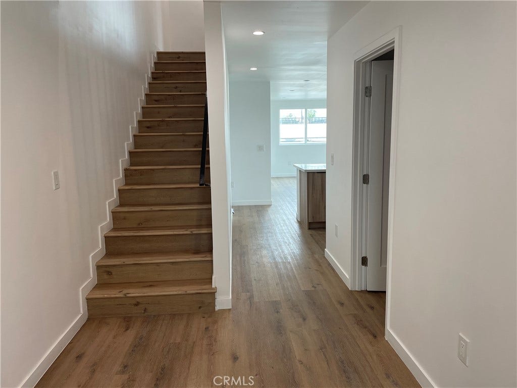563 N Mariposa Avenue, #565-B, Los Angeles, CA 90004 563 N Mariposa Avenue, #565-B, Los Angeles, CA 90004