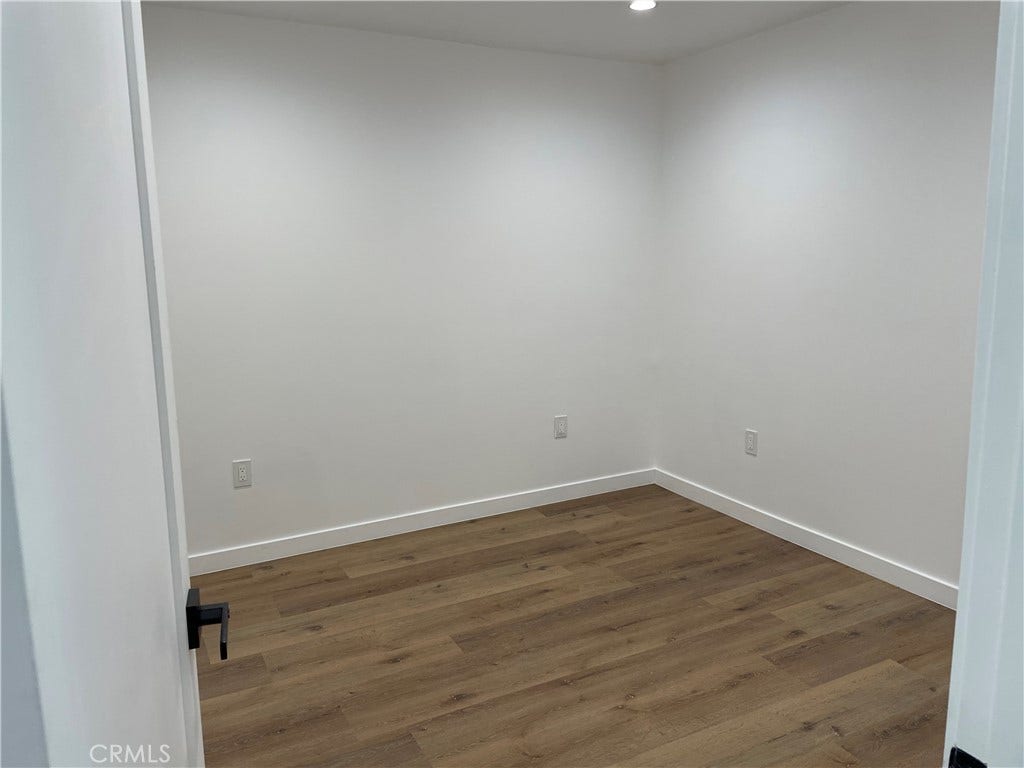 563 N Mariposa Avenue, #565-B, Los Angeles, CA 90004 563 N Mariposa Avenue, #565-B, Los Angeles, CA 90004