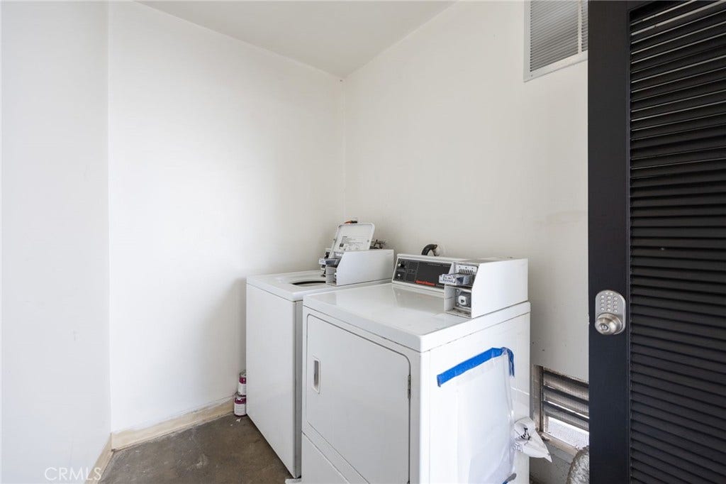 13018 Valleyheart Drive, #11, Studio City, CA 91604 13018 Valleyheart Drive, #11, Studio City, CA 91604