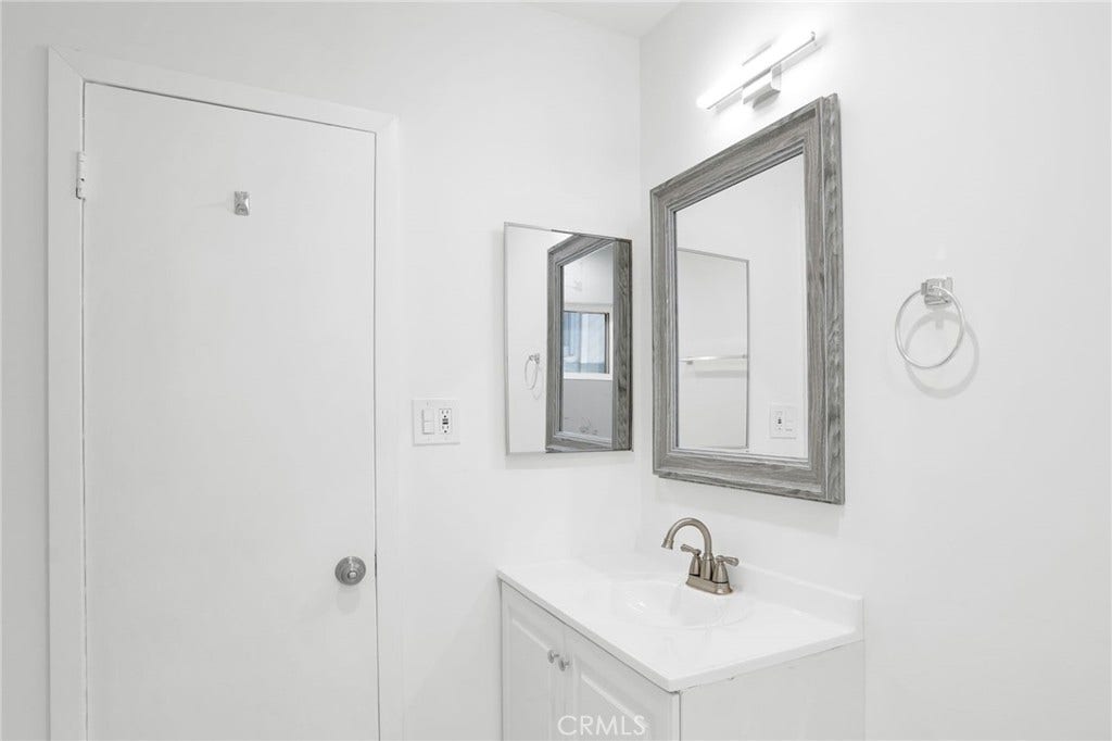 13018 Valleyheart Drive, #11, Studio City, CA 91604 13018 Valleyheart Drive, #11, Studio City, CA 91604