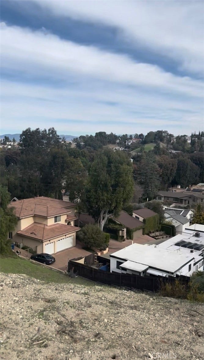 4900 llano, Woodland Hills, CA 91364 4900 llano, Woodland Hills, CA 91364