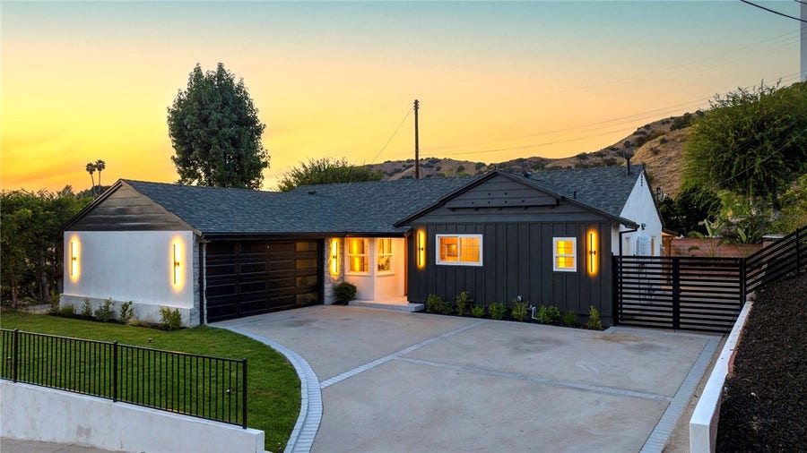 Property photo for 10211 Roscoe, Sun Valley, CA