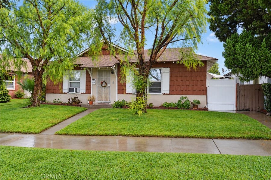 Property photo for 2534 N Buena Vista Street, Burbank, CA