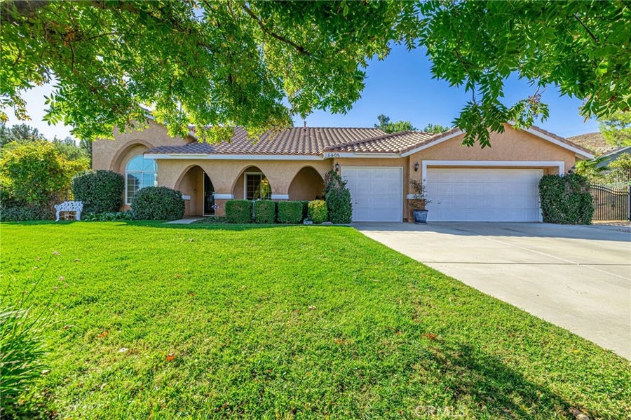 Property photo for 5806 Avenida Esplendida, Palmdale, CA