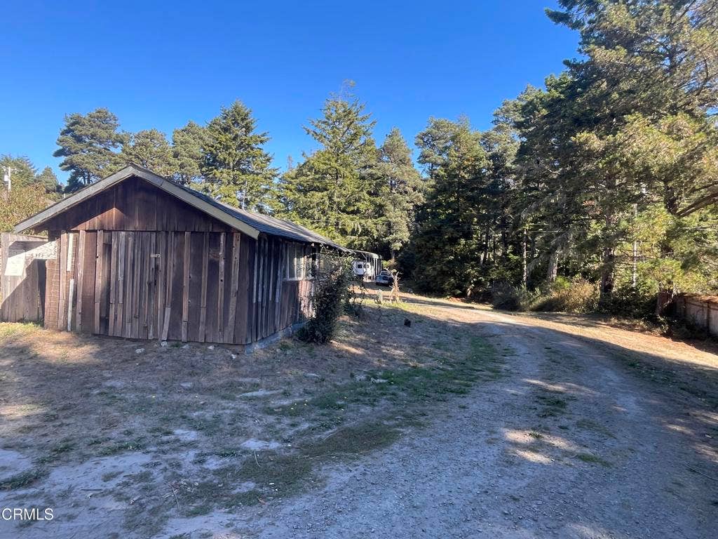 18801 Lahmon Lane, Fort Bragg, CA 95437 Driveway shed_chicken coop