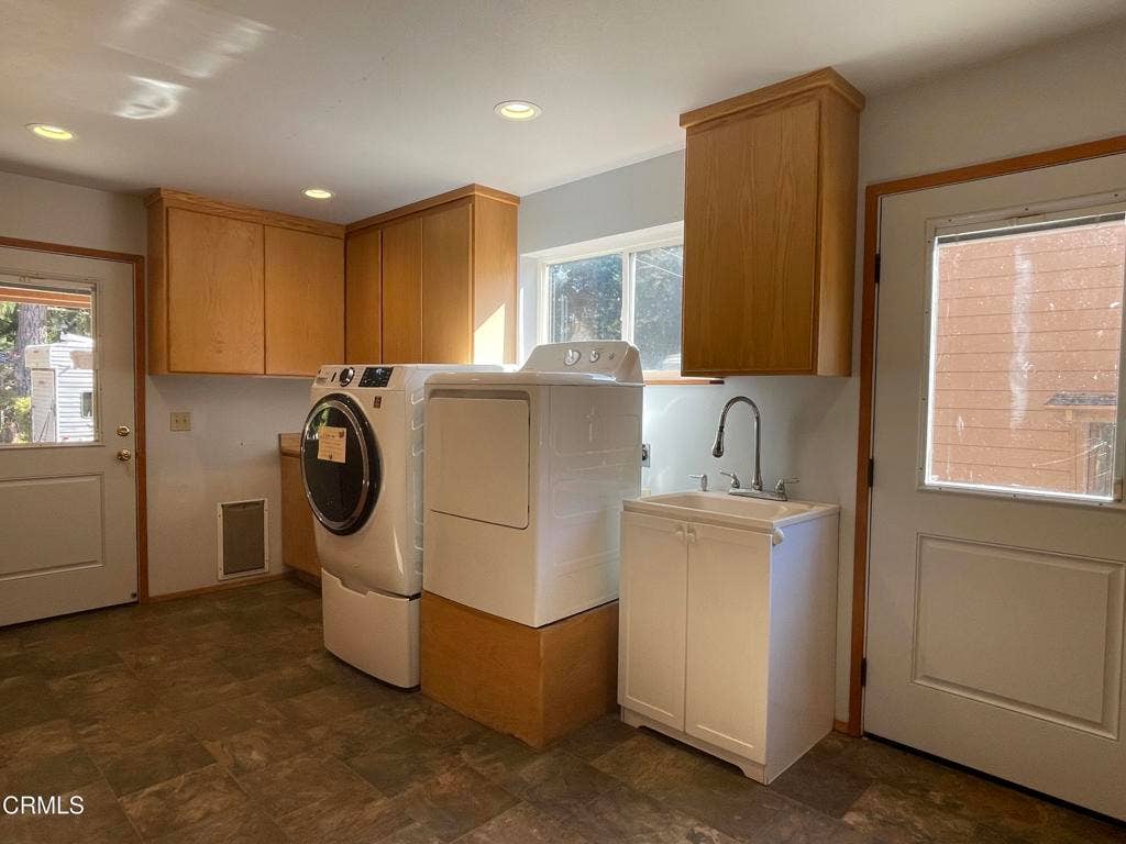 18801 Lahmon Lane, Fort Bragg, CA 95437 Laundry 2-exits