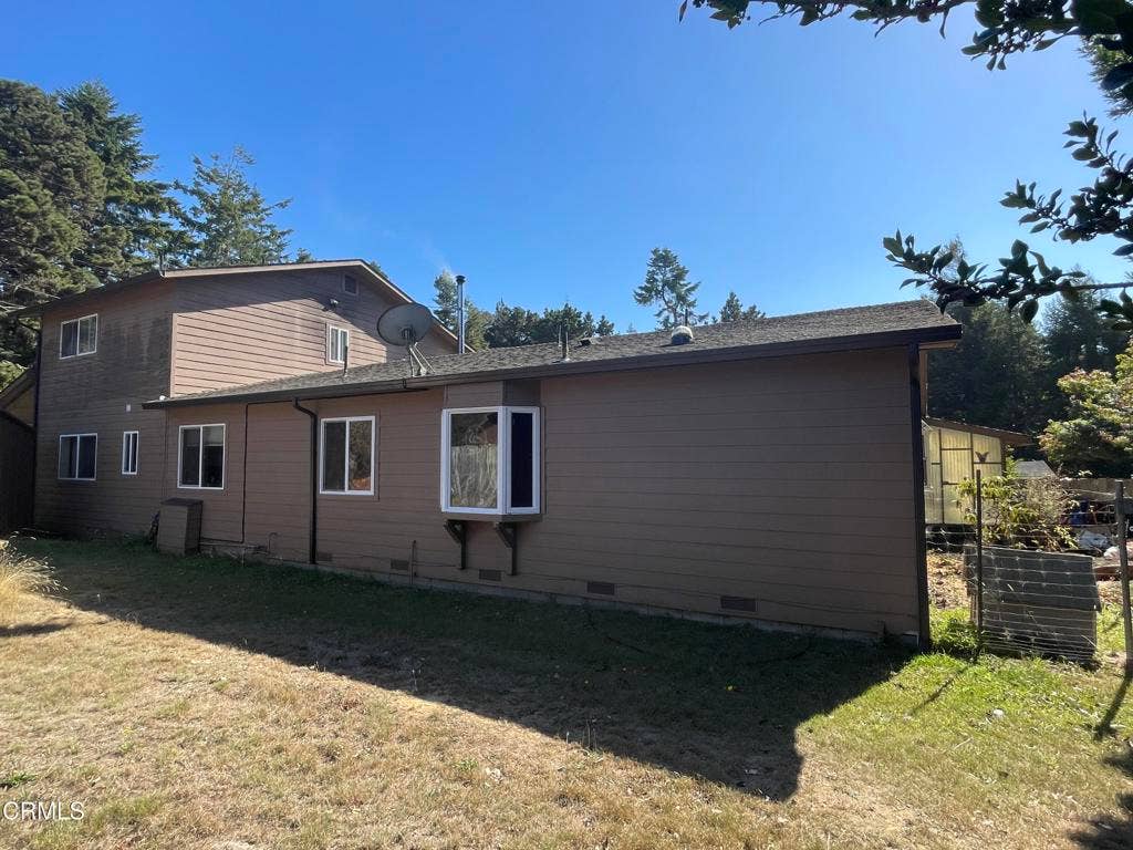 18801 Lahmon Lane, Fort Bragg, CA 95437 Westside of home