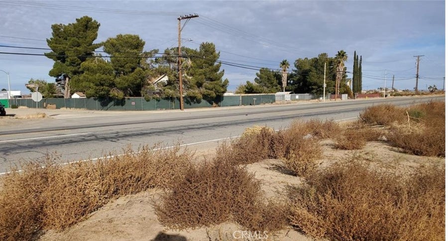 Property photo for 700 E Vac/Ave L/Vic 7th Ste, Lancaster, CA