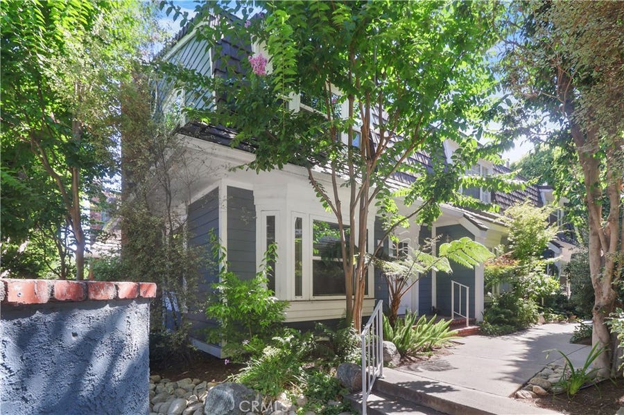 Property photo for 259 N Holliston Avenue, #1, Pasadena, CA