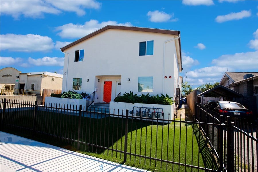 Property photo for 630 W 79th, Los Angeles, CA