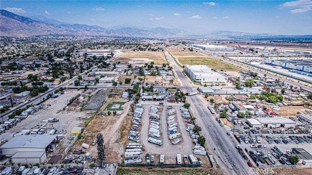 26068 5th, San Bernardino, CA 92410 26068 5th, San Bernardino, CA 92410