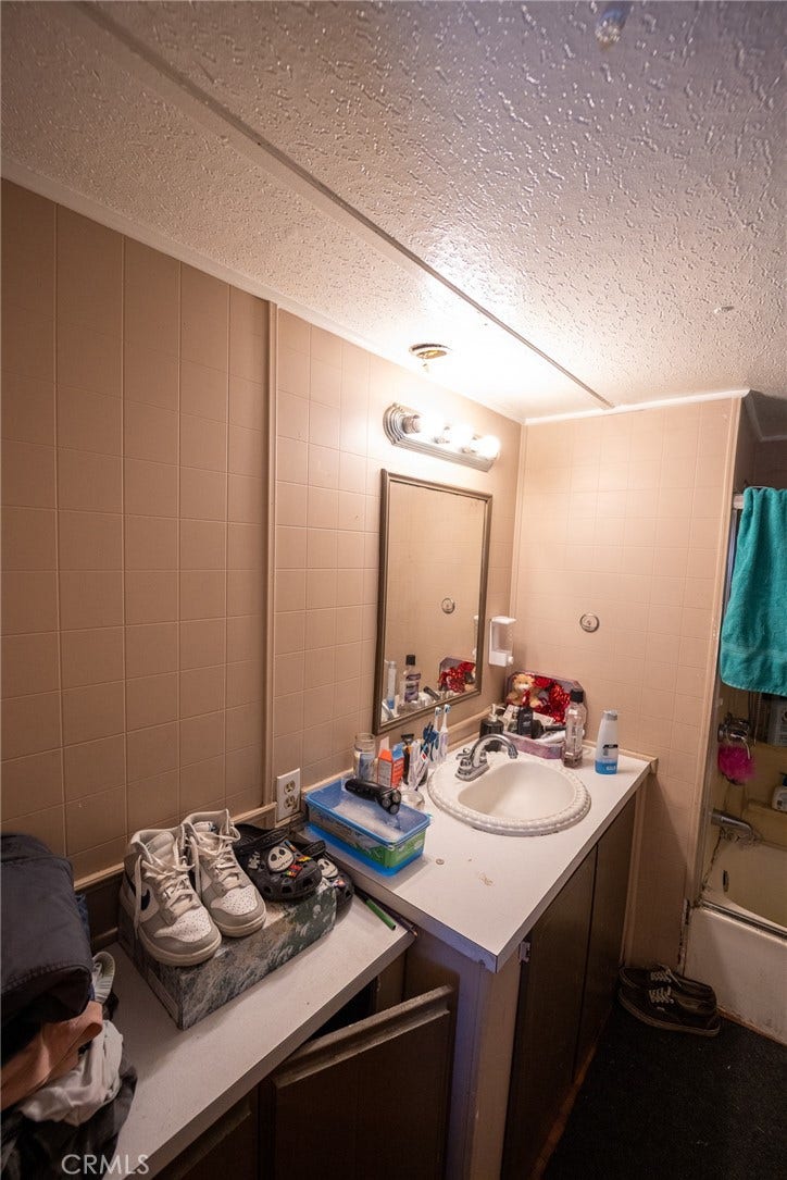 26068 5th, San Bernardino, CA 92410 26068 5th, San Bernardino, CA 92410