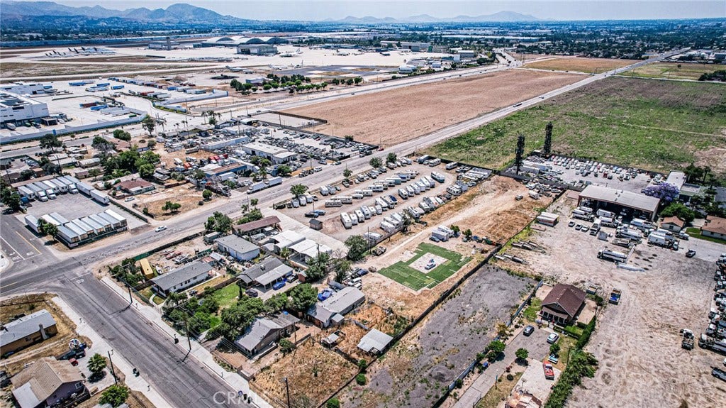 26068 5th, San Bernardino, CA 92410 26068 5th, San Bernardino, CA 92410