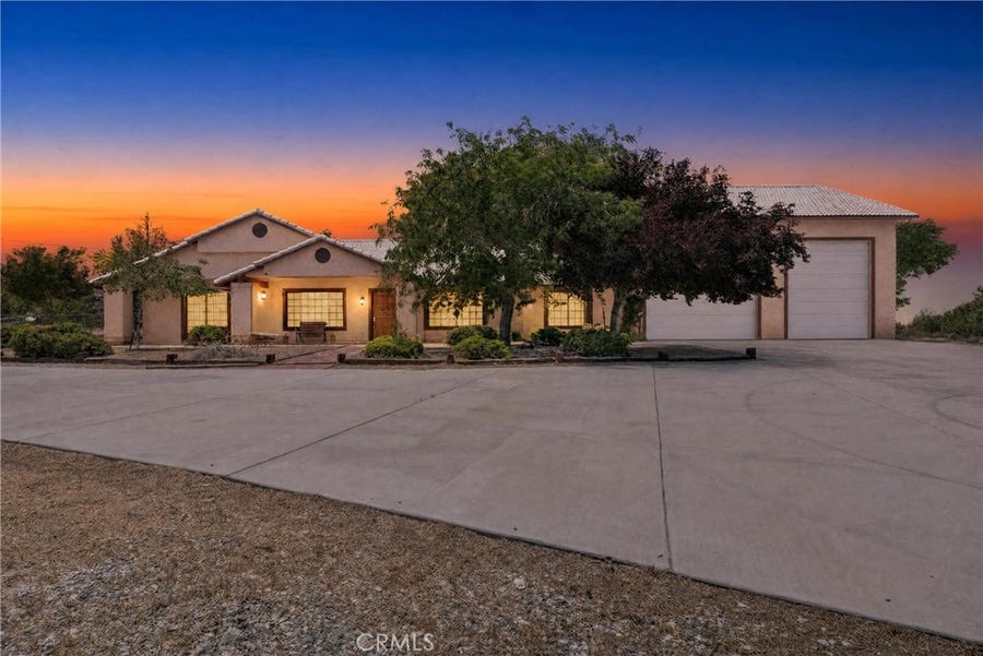 Property photo for 7854 Oak hills Rd, Oak Hills, CA