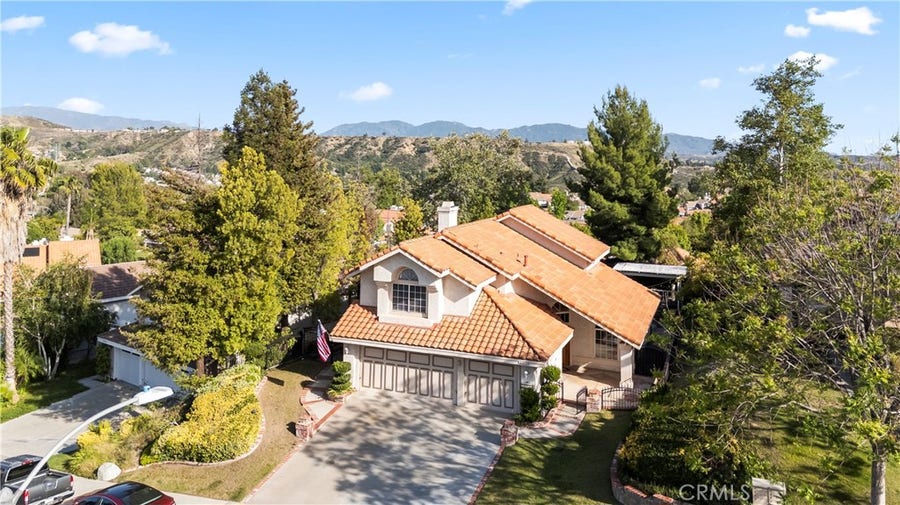 Property photo for 22120 Grovepark, Saugus, CA