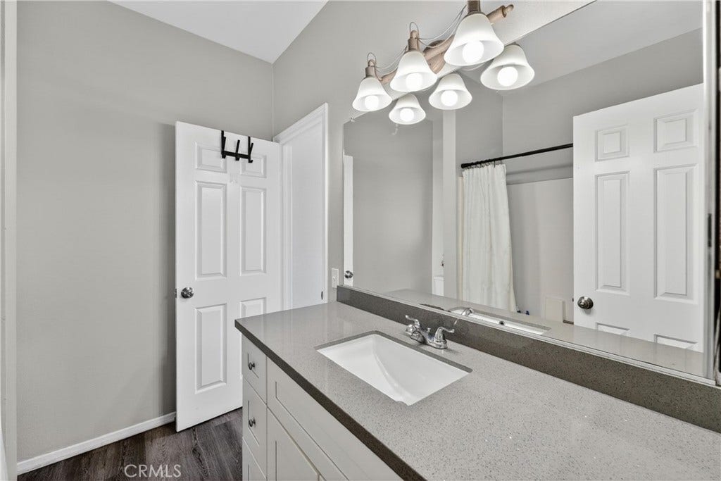 4191 Baldwin Park Blvd., #2, Baldwin Park, CA 91706 UPSTAIRS FULL BATHROOM - JACK IN JILL