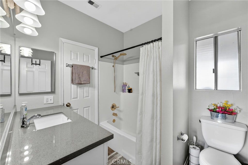 4191 Baldwin Park Blvd., #2, Baldwin Park, CA 91706 UPSTAIRS FULL BATHROOM - JACK IN JILL
