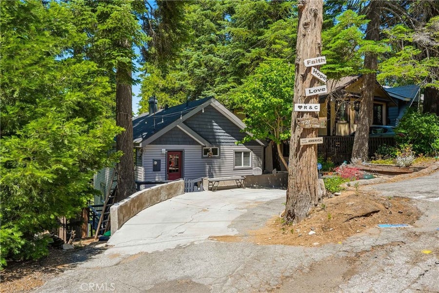 Property photo for 721 Ivy, Lake Arrowhead, CA
