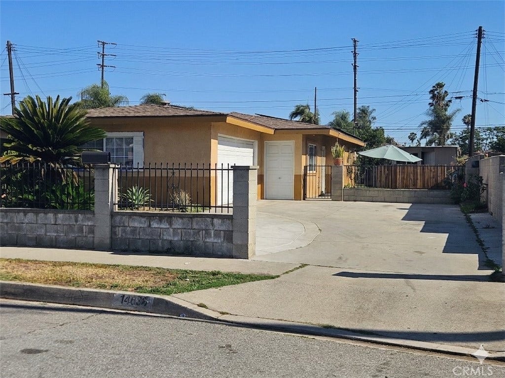 14636 Demblon, Baldwin Park, CA 91706 enhanced picture removing vehicles