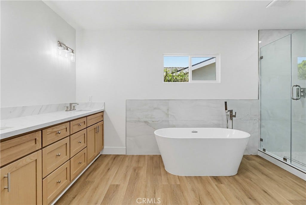 1532 E Old Badillo, Covina, CA 91724 Primary bath w/soaking tub