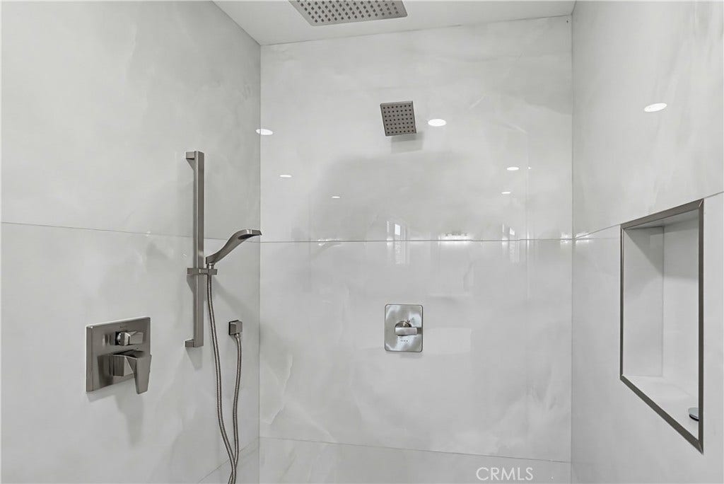 1532 E Old Badillo, Covina, CA 91724 Oversized shower with multiple heads