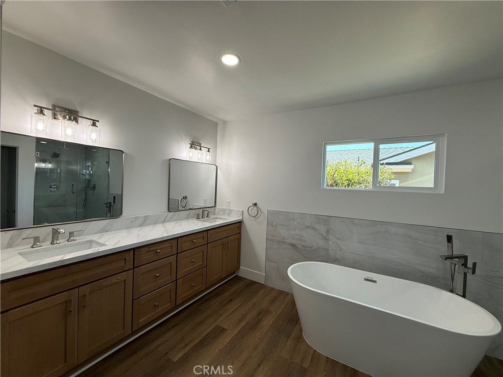 1532 E Old Badillo, Covina, CA 91724 Primary bath w/mirrors