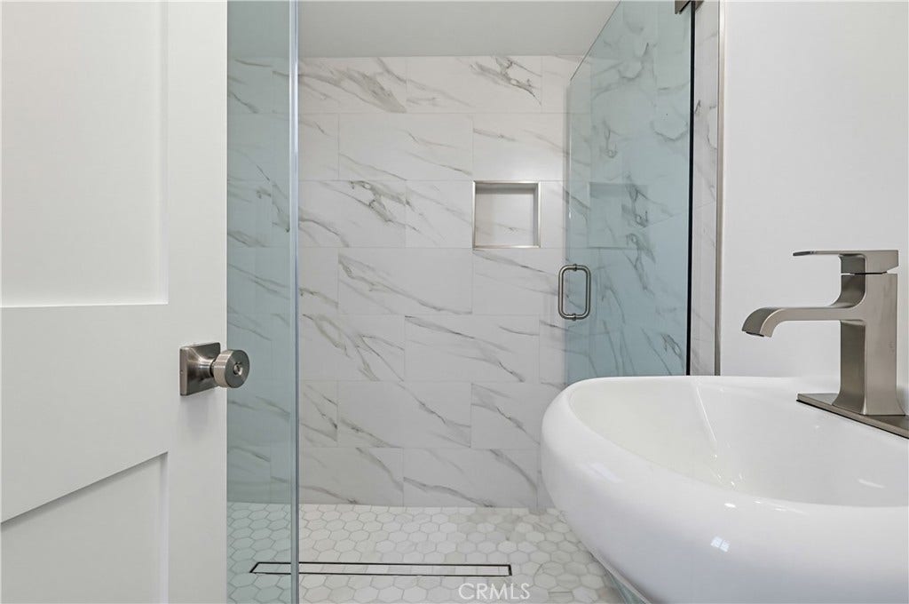 1532 E Old Badillo, Covina, CA 91724 Full bath off laundry room