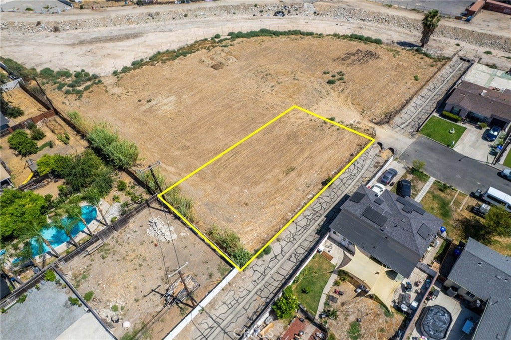 25604 Walker, San Bernardino, CA 92346 25604 Walker, San Bernardino, CA 92346