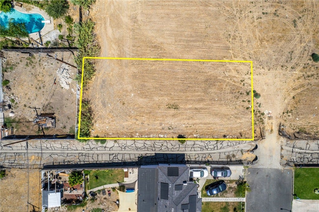 25604 Walker, San Bernardino, CA 92346 25604 Walker, San Bernardino, CA 92346
