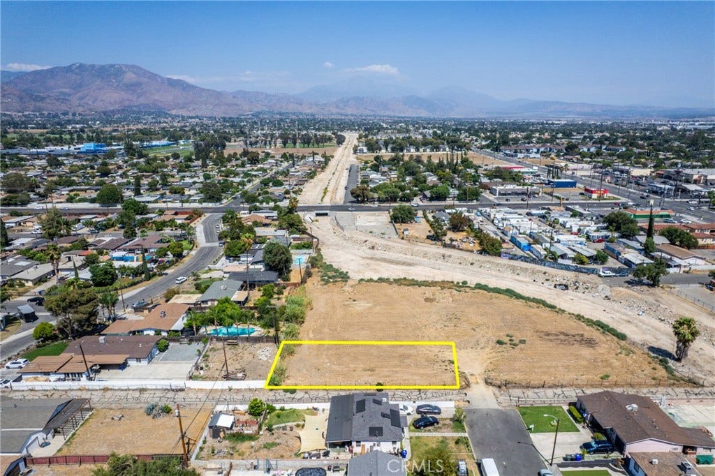 25604 Walker, San Bernardino, CA 92346 25604 Walker, San Bernardino, CA 92346