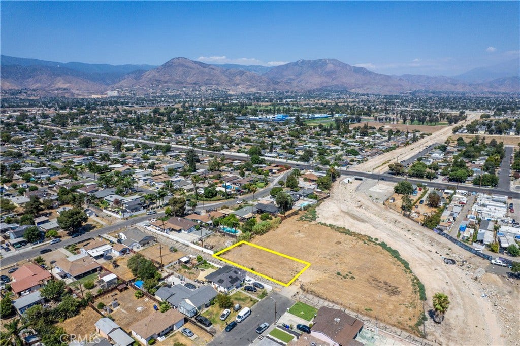 25604 Walker, San Bernardino, CA 92346 25604 Walker, San Bernardino, CA 92346