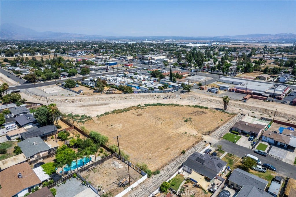 25604 Walker, San Bernardino, CA 92346 25604 Walker, San Bernardino, CA 92346
