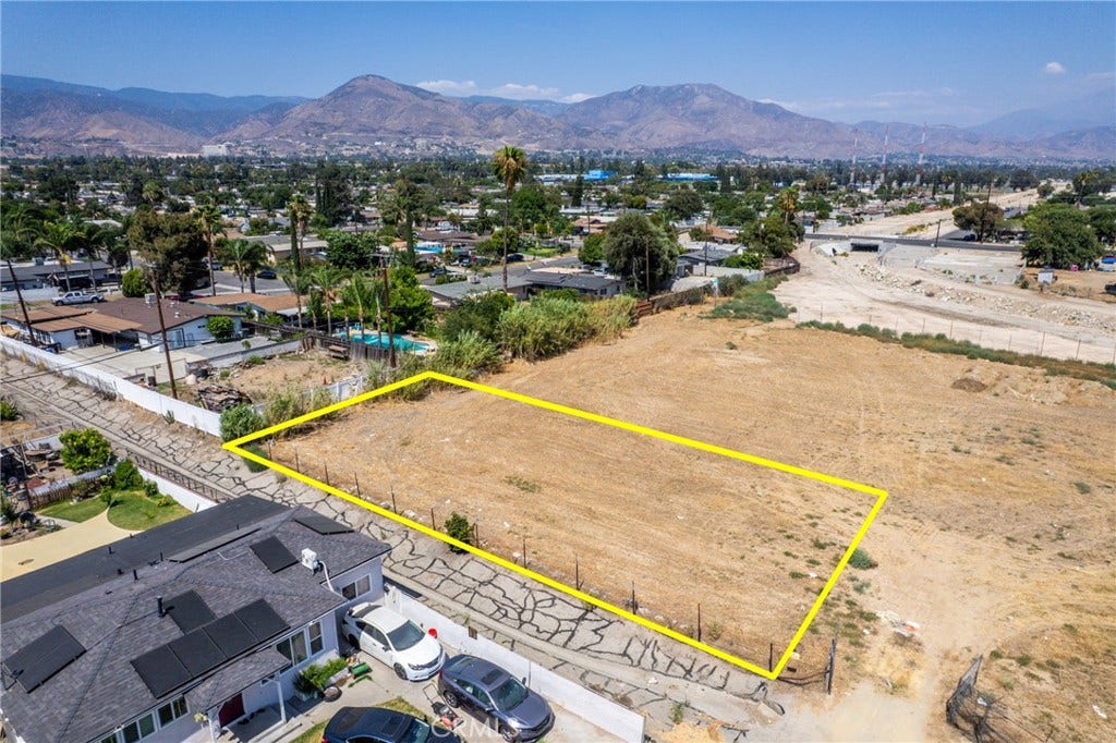 25604 Walker, San Bernardino, CA 92346 25604 Walker, San Bernardino, CA 92346