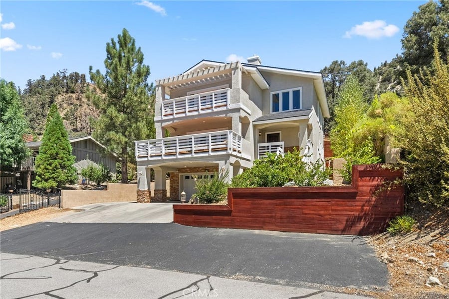 Property photo for 1102 Rivera Drive, Wrightwood, CA