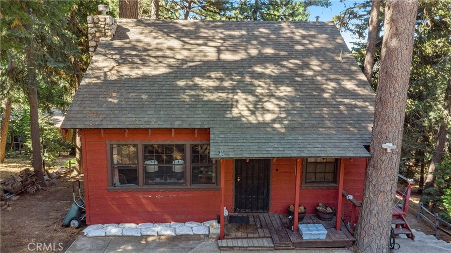 Property photo for 964 Chateau Drive, Crestline, CA