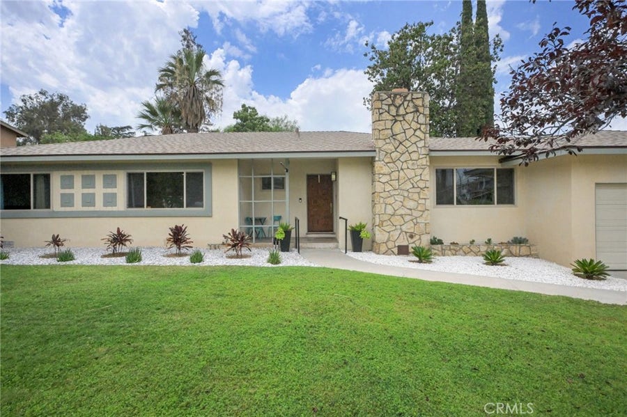Property photo for 414 Via Vista Drive, Redlands, CA