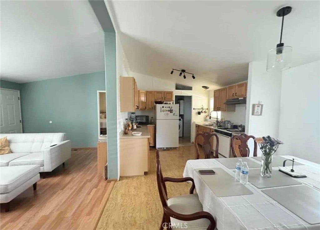 716 N Grand, #E2, Covina, CA 91723 716 N Grand, #E2, Covina, CA 91723