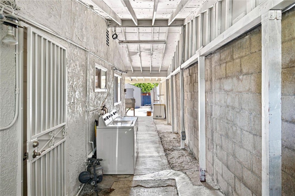 156 S Shipman, La Puente, CA 91744 156 S Shipman, La Puente, CA 91744