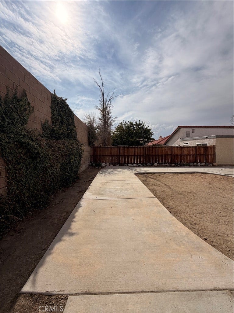 16241 Tokay, Victorville, CA 92395 Backyard Block Wall