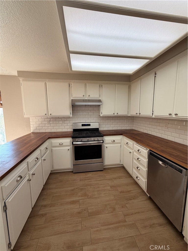 16241 Tokay, Victorville, CA 92395 Plenty Of kitchen countertop space.