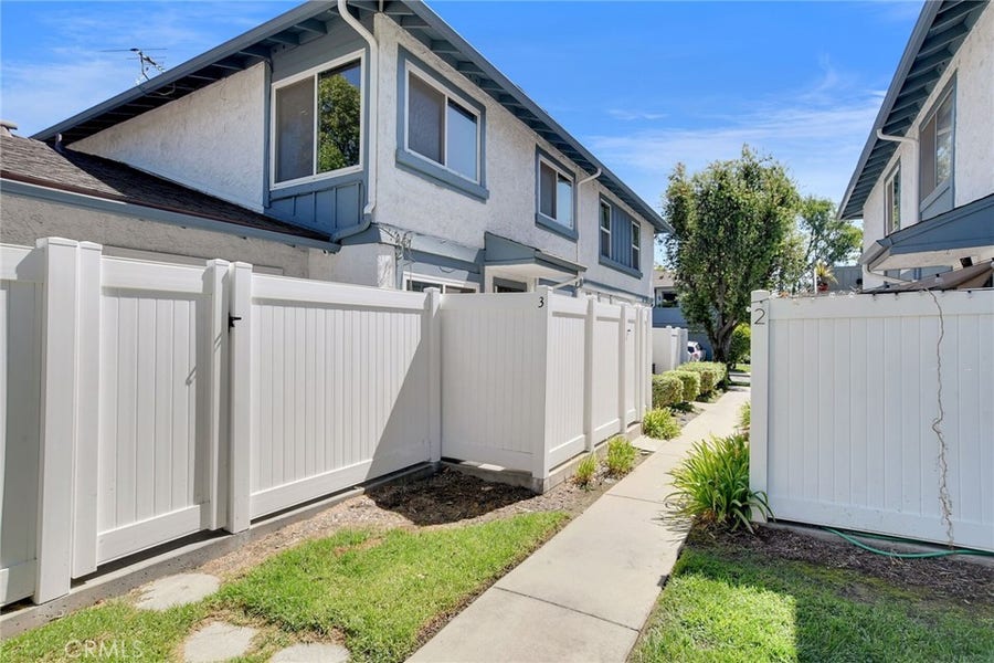 Property photo for 878 W 13th, Azusa, CA