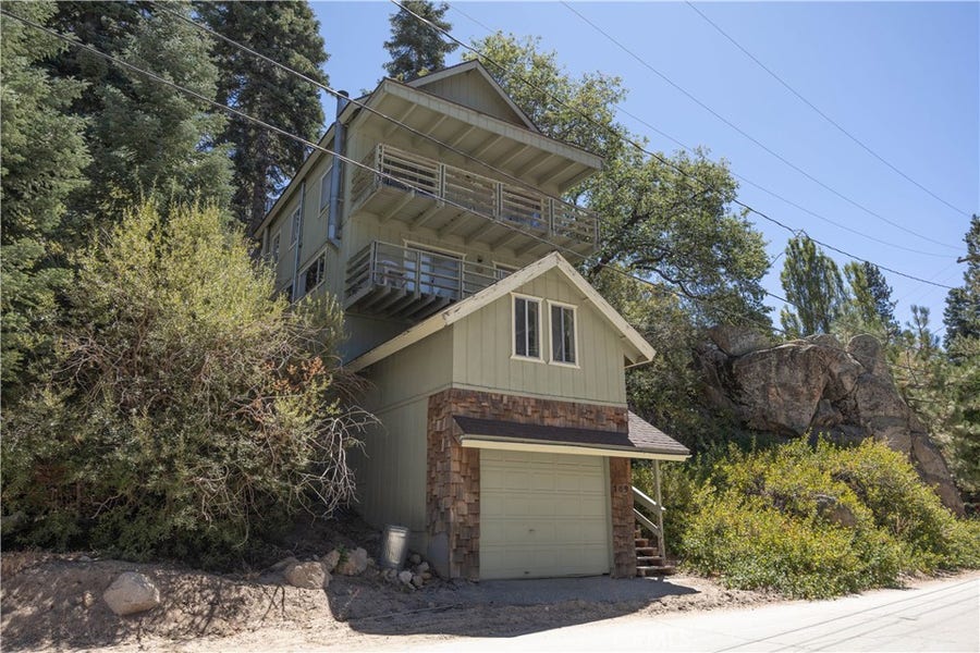 Property photo for 709 Ridge, Green Valley Lake, CA
