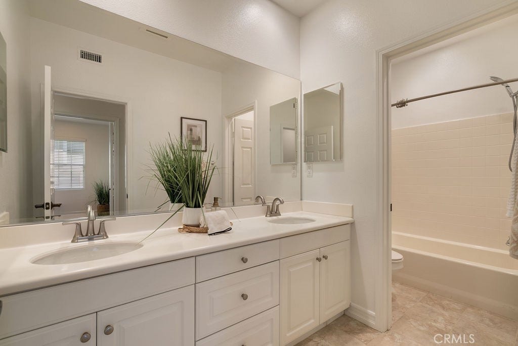 20 Orange Blossom Circle, Ladera Ranch, CA 92694 Upstairs Full bath