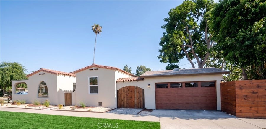 Property photo for 2391 Fashion Ave, Long Beach, CA