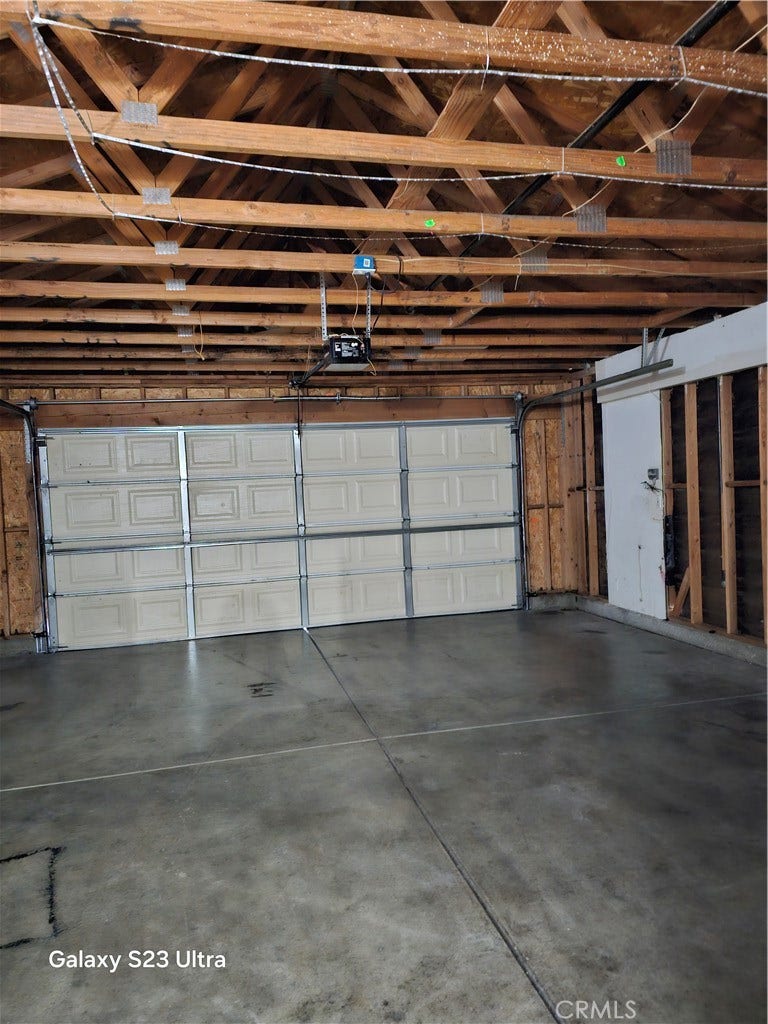 15333 Ross, Adelanto, CA 92301 Garage