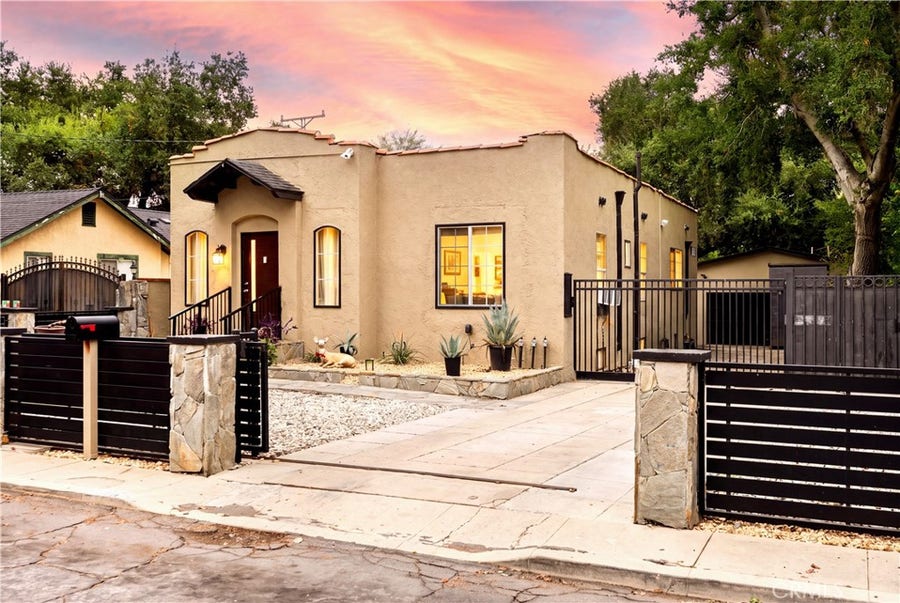 Property photo for 868 W Calaveras, Altadena, CA